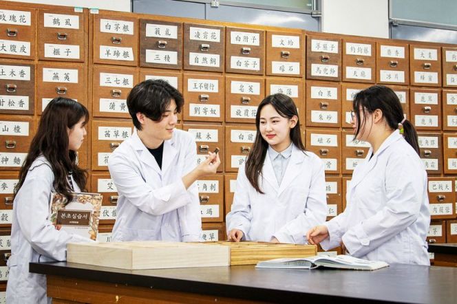 Khoa đông y của trường Đại học