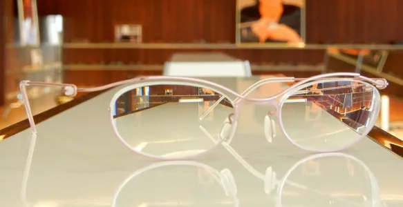 Mổ cận thị đi xklđ nhật.